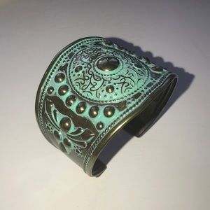 DISCOUNTED SHIPPING WITH YOUR FULL PRICED PURCHASE